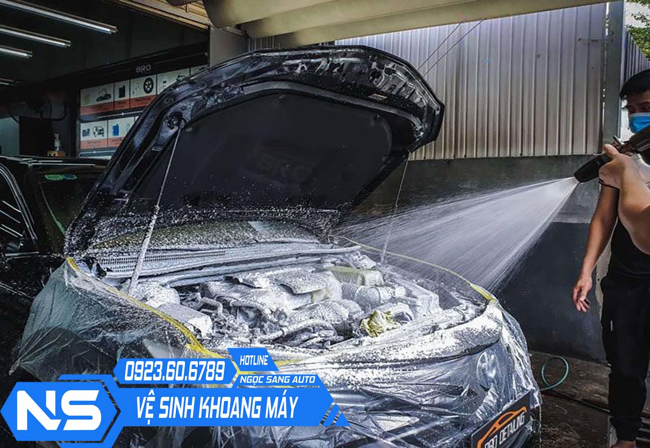 vệ sinh khoang máy ô tô Tân Phú